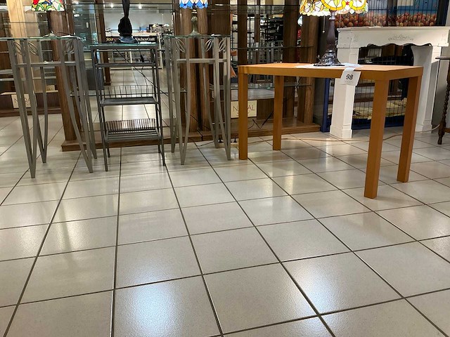 Bijzettafel en 3x tabouret - afbeelding 1 van  5