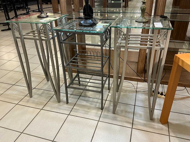 Bijzettafel en 3x tabouret - afbeelding 4 van  5
