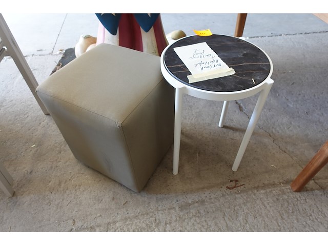 Bijzettafel + poef - afbeelding 1 van  4