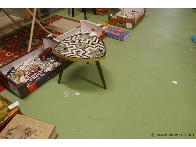 Bijzettafeltje met mozaiek - afbeelding 1 van  2