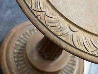 Bijzettafeltje met sculteerwerk - afbeelding 3 van  3