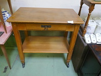 Bijzettafeltje op wieltjes - afbeelding 1 van  1