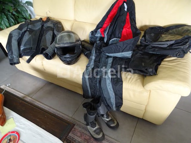 Bikerset (jas, broek, laarzen, ...) - afbeelding 1 van  22