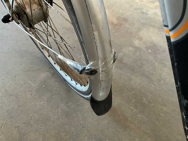 Bikkel elektrische fiets met lader en accu - afbeelding 1 van  3