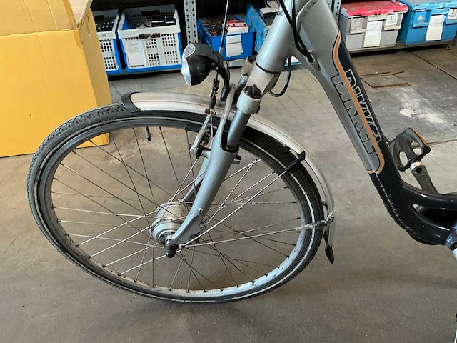 Bikkel elektrische fiets met lader en accu - afbeelding 2 van  3