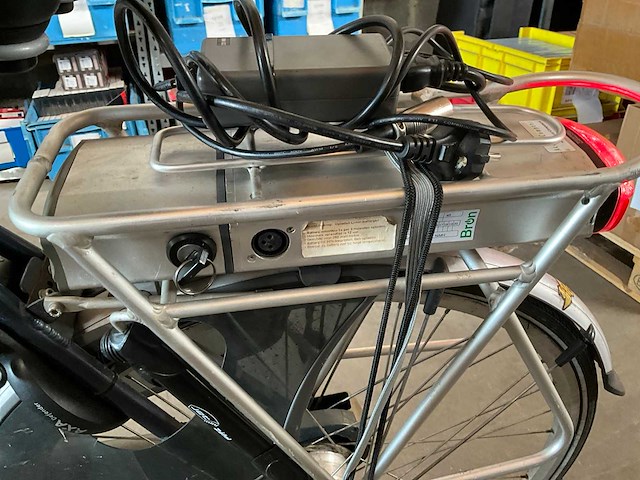 Bikkel elektrische fiets met lader en accu - afbeelding 3 van  3
