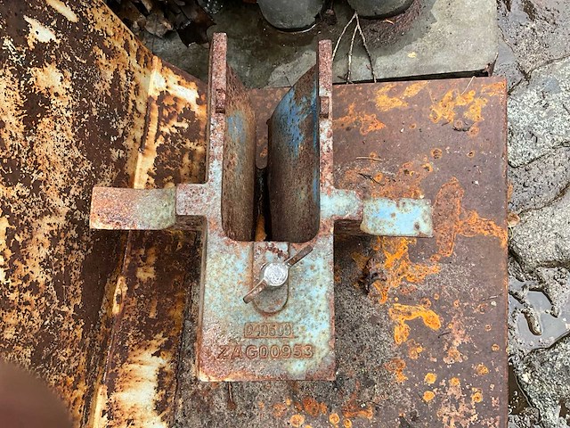 Binderberger kliefmachine 30 ton - afbeelding 16 van  18