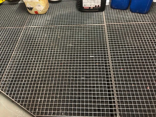 Bioveiligheidskast met inhoud - afbeelding 6 van  8