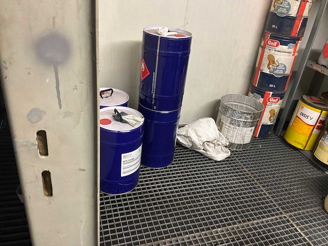 Bioveiligheidskast met inhoud - afbeelding 8 van  8