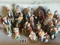 Biscuit beelden. 18 stuks - afbeelding 1 van  6