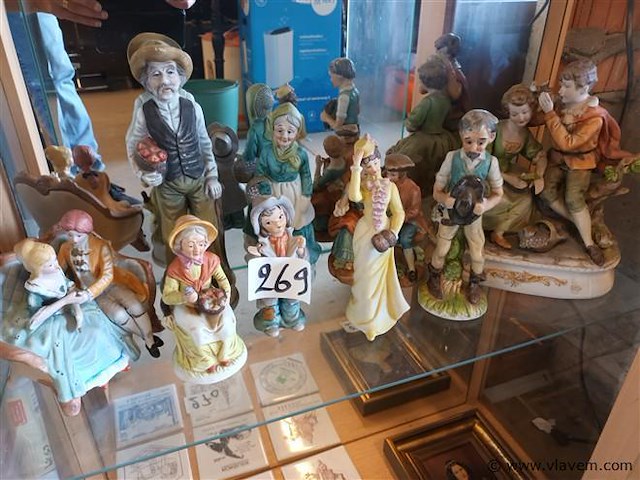 Biscuit beelden. 9 stuks - afbeelding 1 van  4