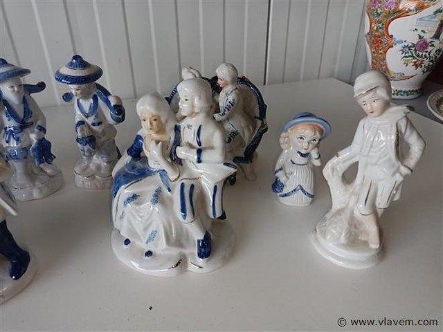 Biscuit en porselein beelden. 9 stuks - afbeelding 3 van  4