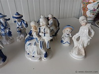 Biscuit en porselein beelden. 9 stuks - afbeelding 3 van  4