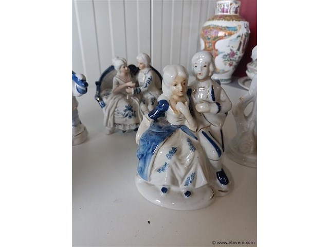 Biscuit en porselein beelden. 9 stuks - afbeelding 4 van  4