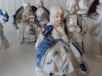 Biscuit en porselein beelden. 9 stuks - afbeelding 4 van  4