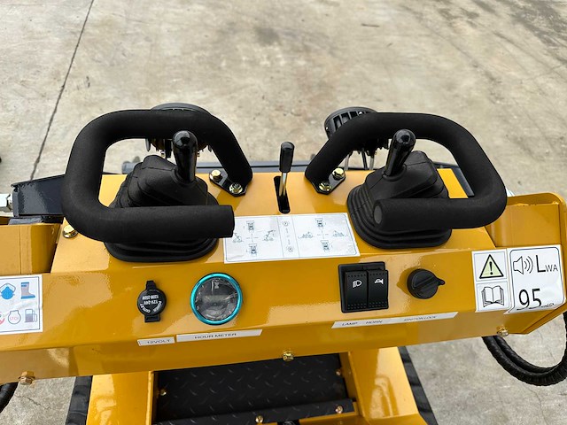 Bisontek - 2025 - bt360 - rupsschranklader - afbeelding 9 van  24