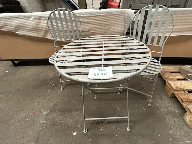 Bistrotafel en stoelen - afbeelding 1 van  3