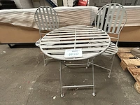 Bistrotafel en stoelen