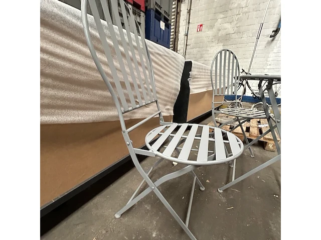Bistrotafel en stoelen - afbeelding 2 van  3