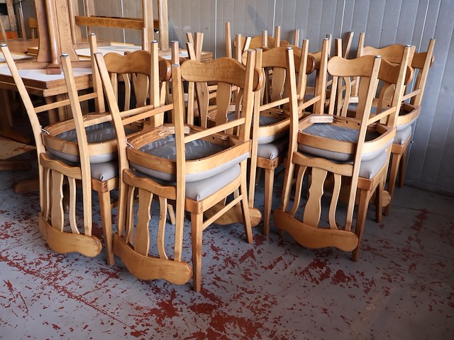 Bistrotafel hout met stoelen (x9) - afbeelding 7 van  14