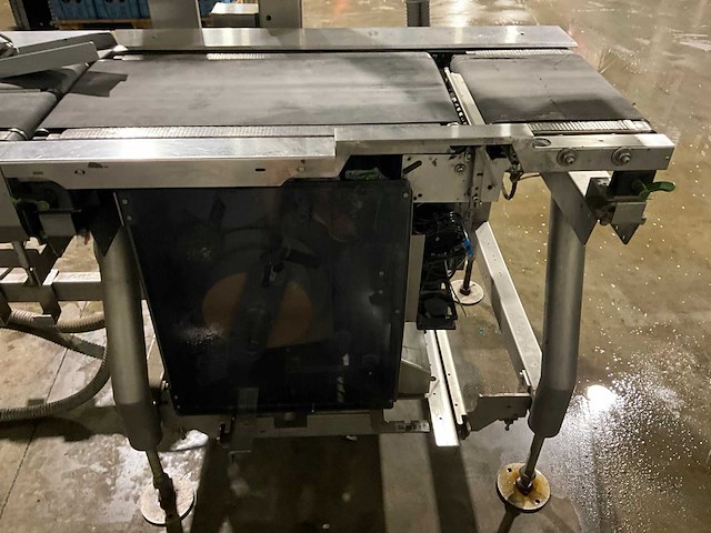 Bizerba glm-i automatische afweeg en labelmachine - afbeelding 14 van  16