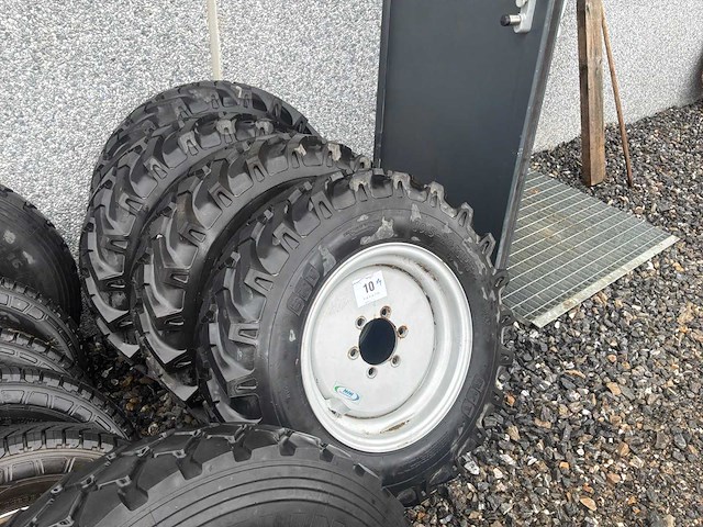 Bkt 10.5-20 mpt banden graafmachine iveco (4x) - afbeelding 1 van  3