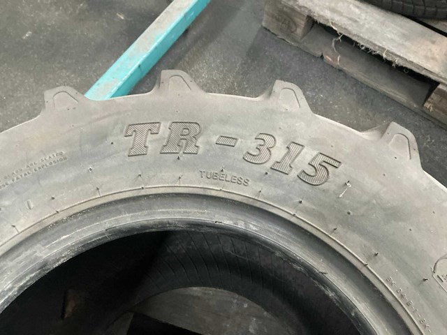 Bkt 31x15.50-15nhs landbouwband (2x) - afbeelding 4 van  5