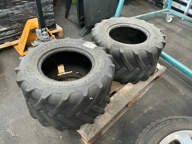 Bkt 31x15.50-15nhs landbouwband (2x) - afbeelding 1 van  5