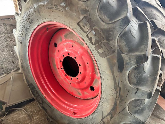 Bkt 520/85 r42 band op velg - zeer goede staat (2x) - afbeelding 2 van  13