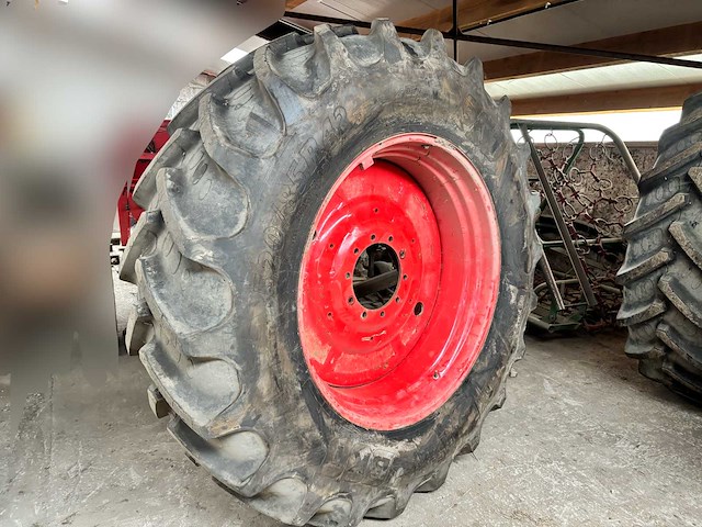 Bkt 520/85 r42 band op velg - zeer goede staat (2x) - afbeelding 1 van  13