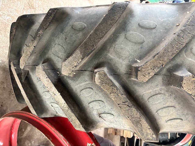 Bkt 520/85 r42 band op velg - zeer goede staat (2x) - afbeelding 11 van  13