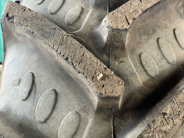 Bkt 520/85 r42 band op velg - zeer goede staat (2x) - afbeelding 12 van  13
