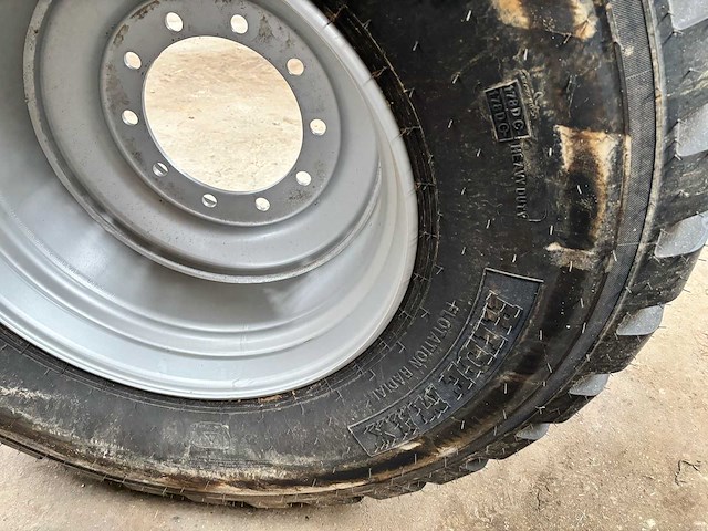 Bkt 650/55 r26.5 band op velg - ongebruikt - afbeelding 3 van  7