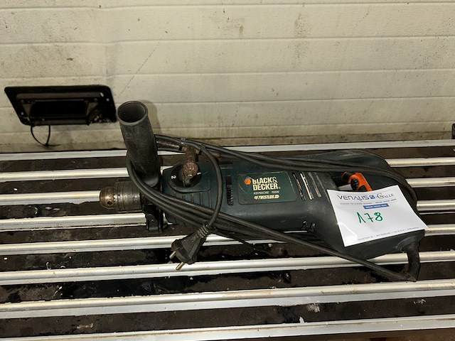 Black and decker boormachine - afbeelding 1 van  5