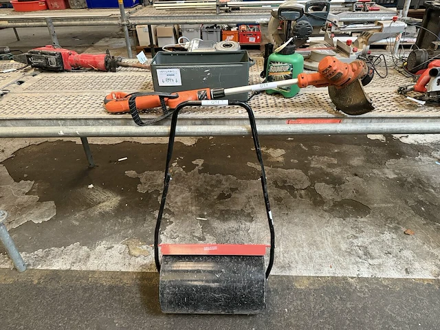 Black and decker kantenmaaier en tuinwals - afbeelding 1 van  8