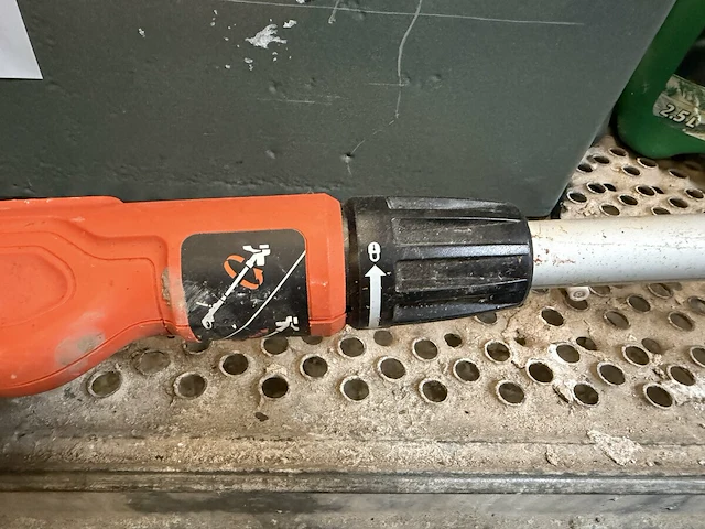 Black and decker kantenmaaier en tuinwals - afbeelding 4 van  8