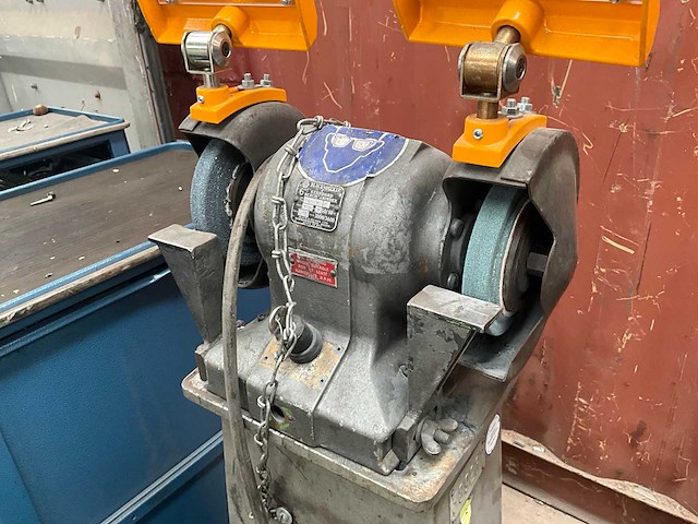 Black & decker 6” bench grinder dubbele slijpmolen - afbeelding 3 van  6