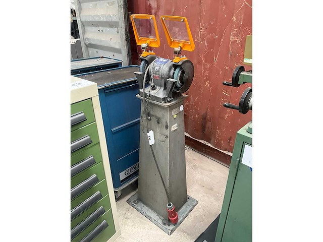 Black & decker 6” bench grinder dubbele slijpmolen - afbeelding 4 van  6