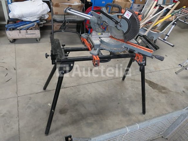 Black & decker bes700 verstekzaag en opvouwbare voet - afbeelding 1 van  9