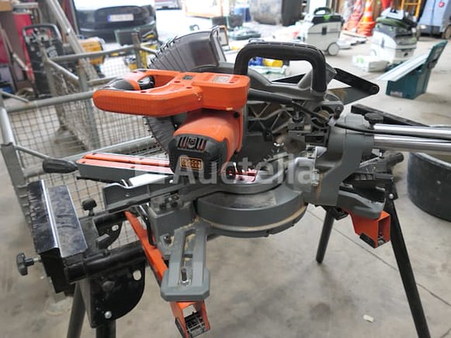 Black & decker bes700 verstekzaag en opvouwbare voet - afbeelding 4 van  9