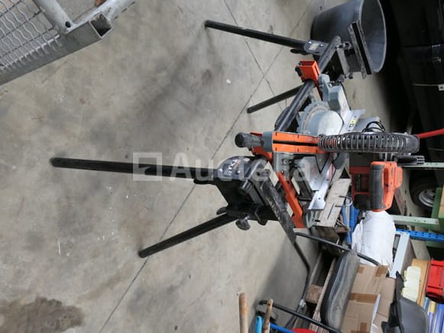 Black & decker bes700 verstekzaag en opvouwbare voet - afbeelding 5 van  9