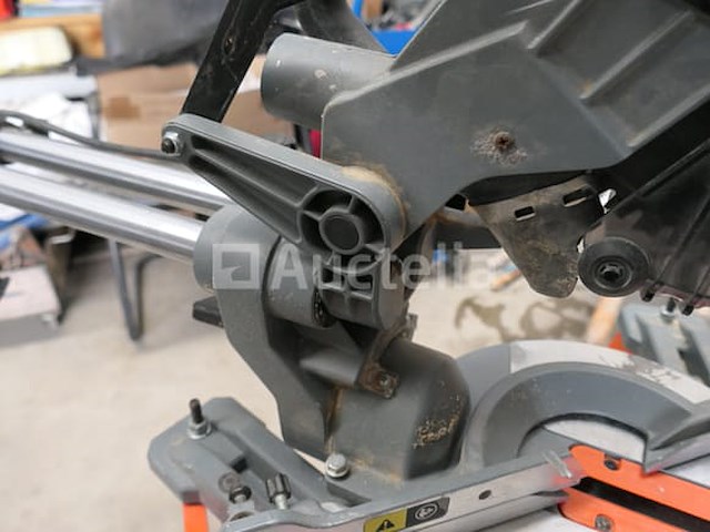 Black & decker bes700 verstekzaag en opvouwbare voet - afbeelding 6 van  9