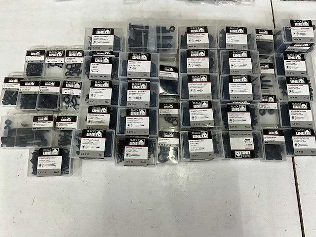 Black line mix kavel diverse bevestigingsmaterialen - afbeelding 1 van  9