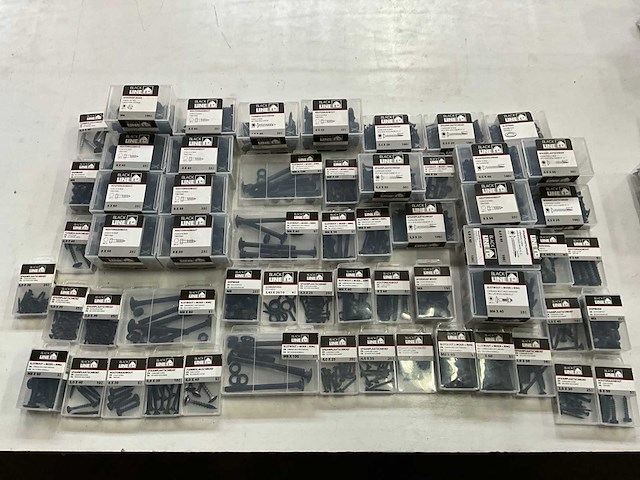 Black line mix kavel diverse bevestigingsmaterialen - afbeelding 1 van  9