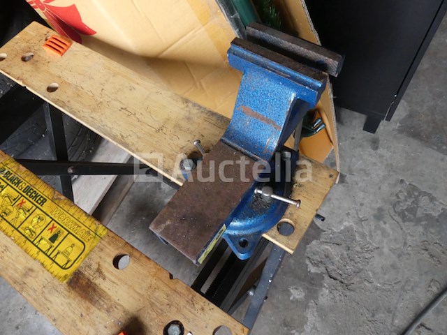 Black&decker vouwwerkbank met bankschroef - afbeelding 3 van  5