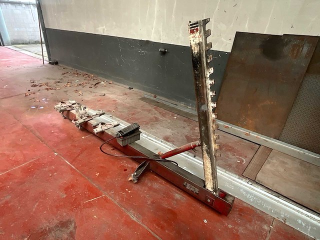 Blackhawk hydraulische carrosserie richtbank/trekbank met railsysteem - afbeelding 1 van  6