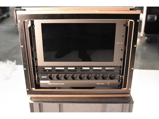 Blackmagic - atem tv studio + monitor / flightcase - various video equipment - afbeelding 1 van  1