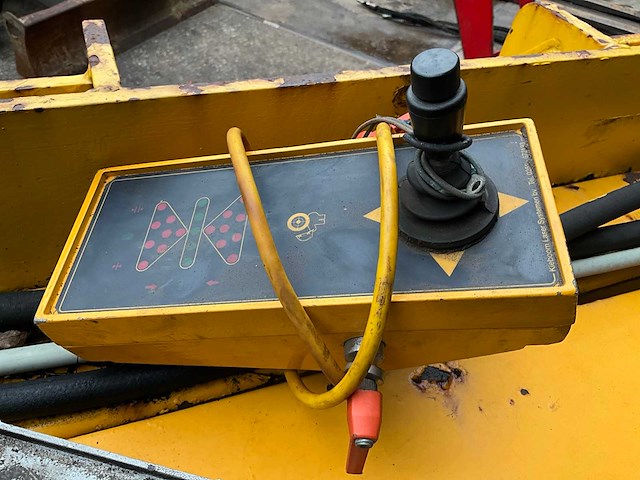 Blademaster - lasergestuurde nivelleringsmachine - afbeelding 3 van  19