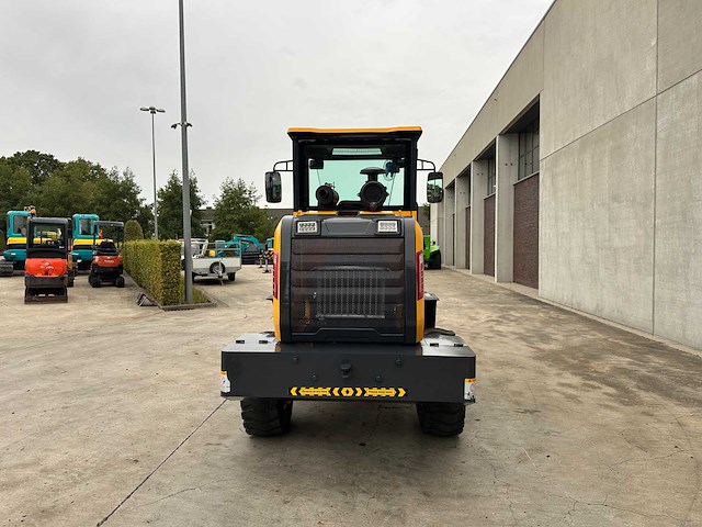 Blanche - 2025 - tw36 - shovel - afbeelding 32 van  37