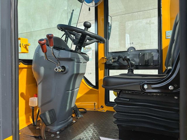 Blanche - 2025 - tw36 - shovel - afbeelding 28 van  38